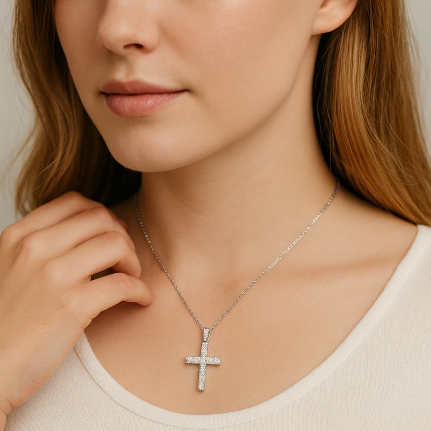 Lyrvex Claw Setting Round Brilliant Cut Cross Pendant VVS1 D Color